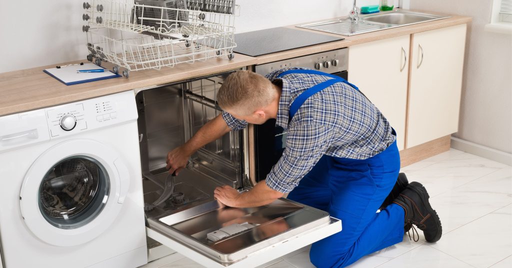 Основные причины, почему посудомоечная машина не сливает воду